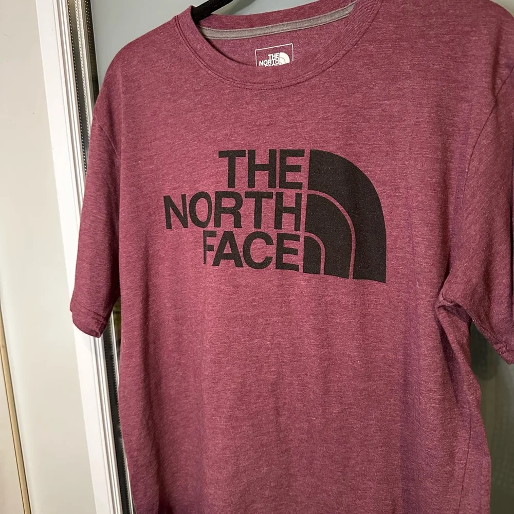 THE NORTH FACE Short Sleeve Half Dome Maroon and Black Print Tee Shirt